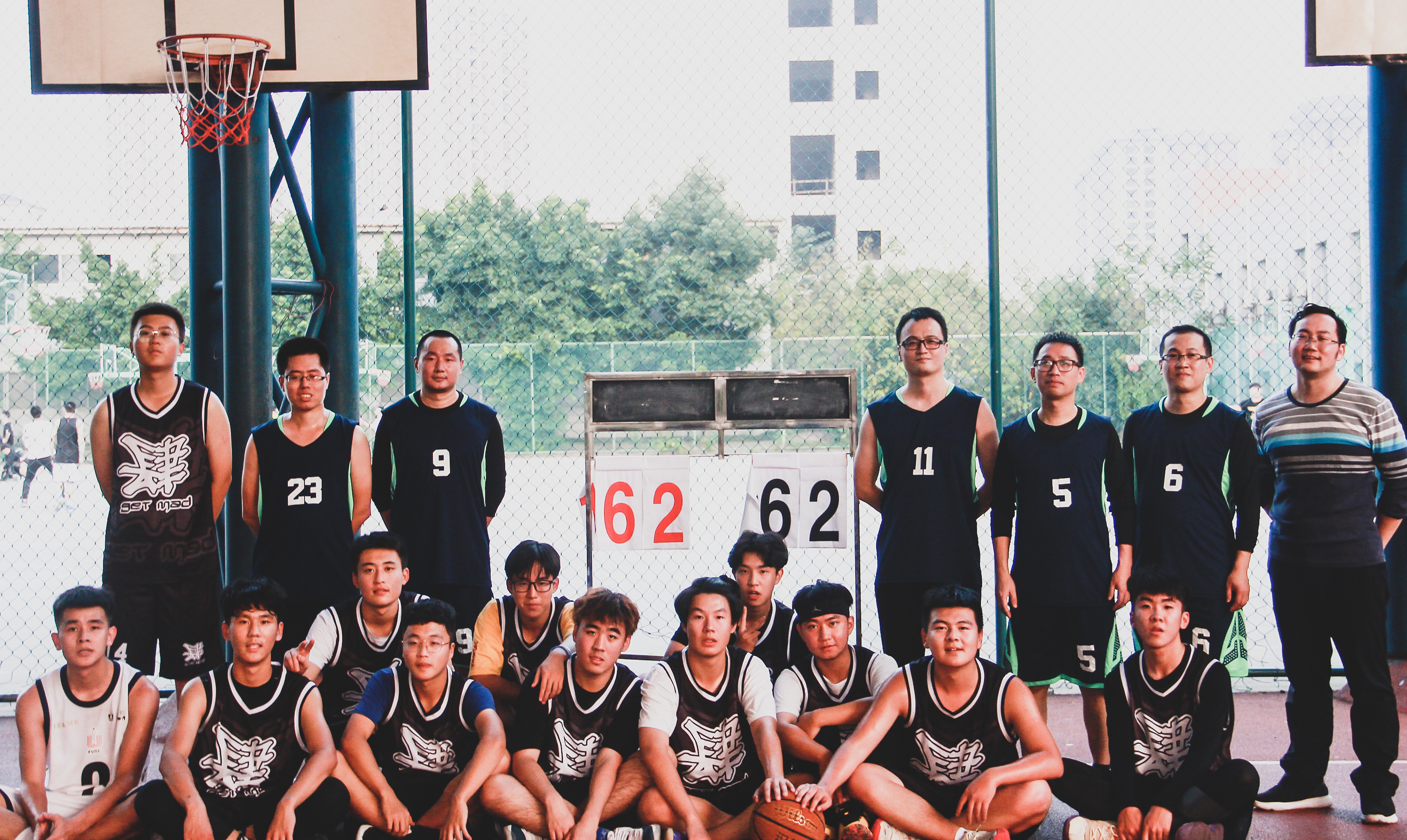 beat365顺利开展篮球友谊赛1.jpg