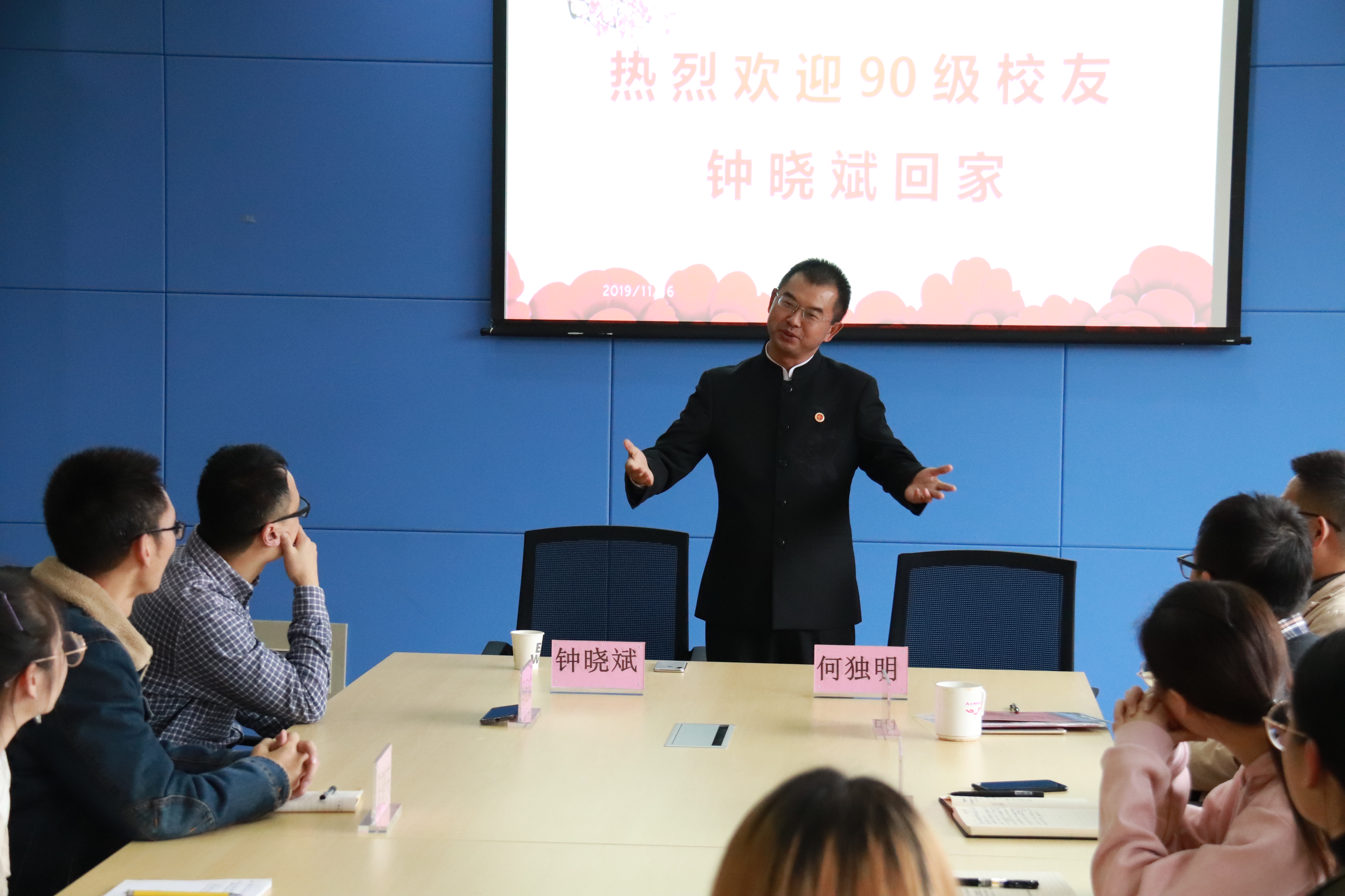 beat36590级校友钟晓斌回校座谈会顺利举行1.jpg