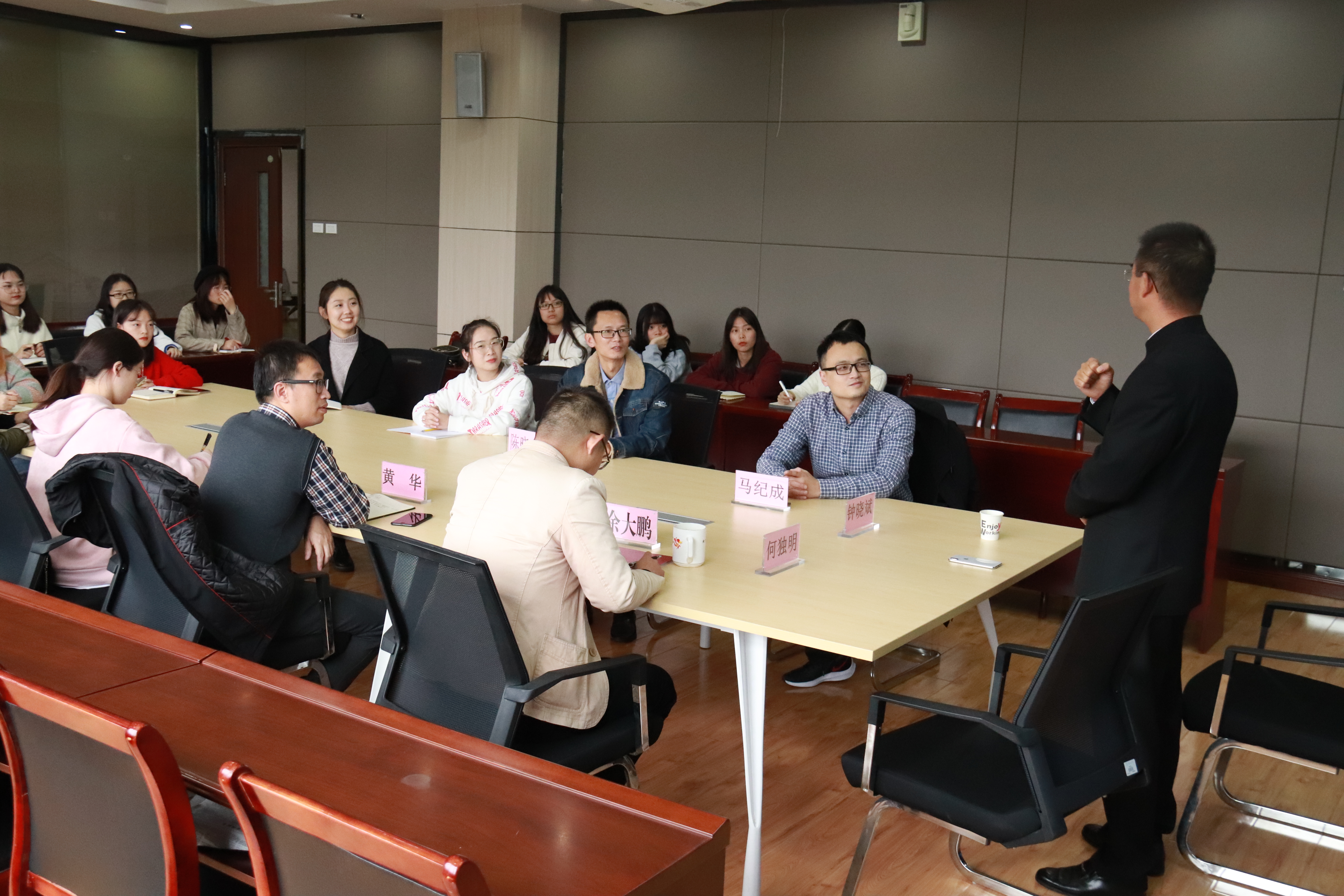 beat36590级校友钟晓斌回校座谈会顺利举行2.jpg