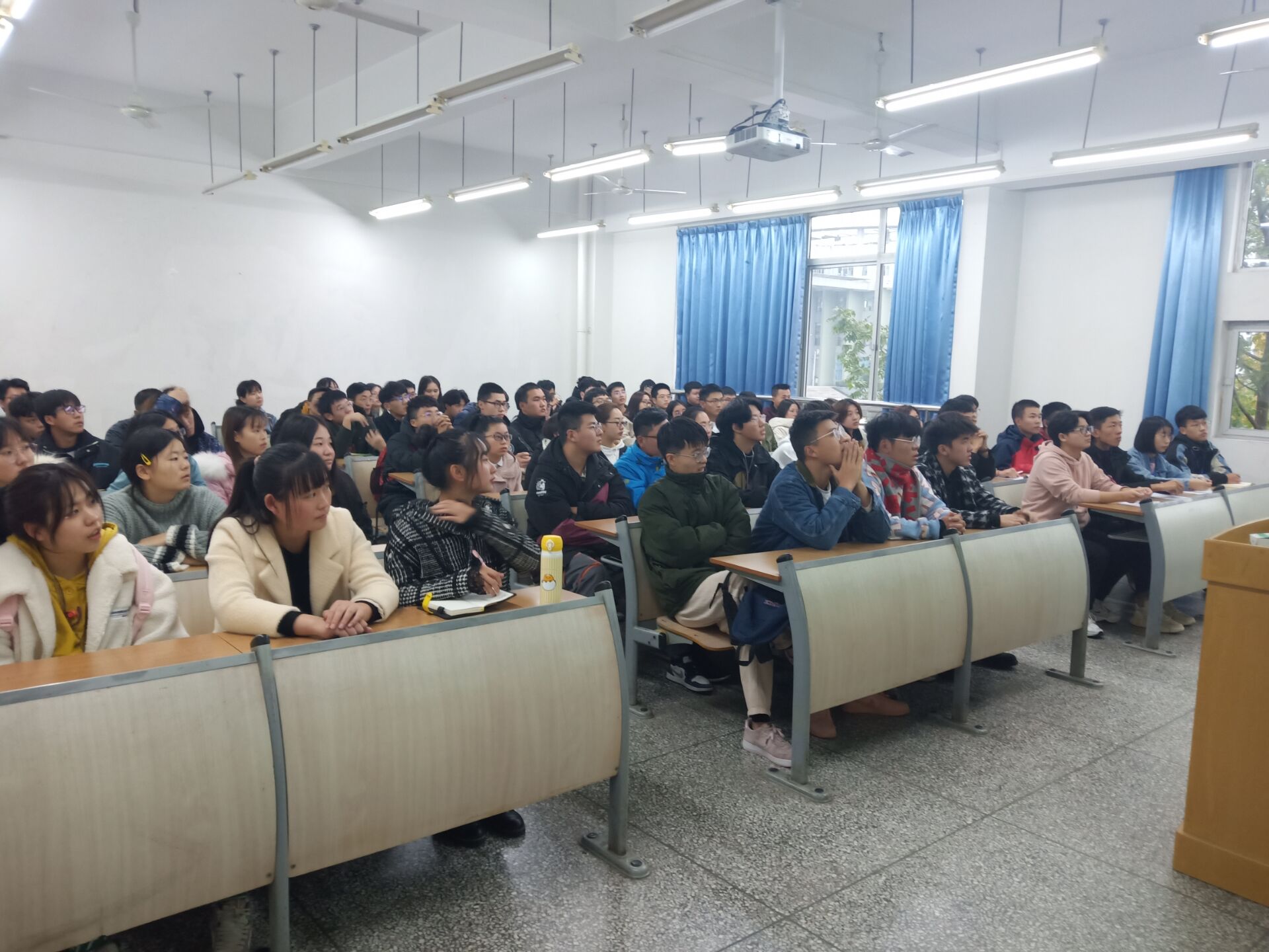 beat365开展数学与应用数学（中外合作办学）专业主题班会2.jpg