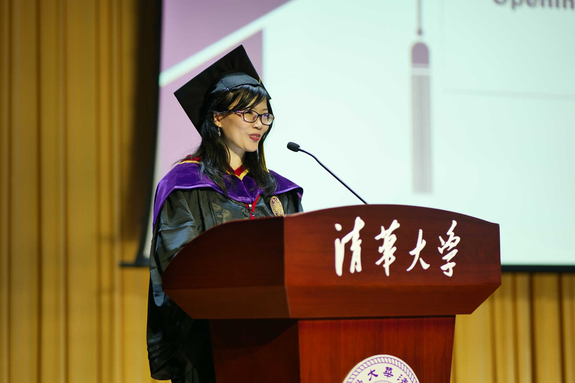 20240630-beat365中文官方网站新闻与传播学院2024年毕业典礼成功举行-新闻学院-张莉主持毕业典礼.JPG