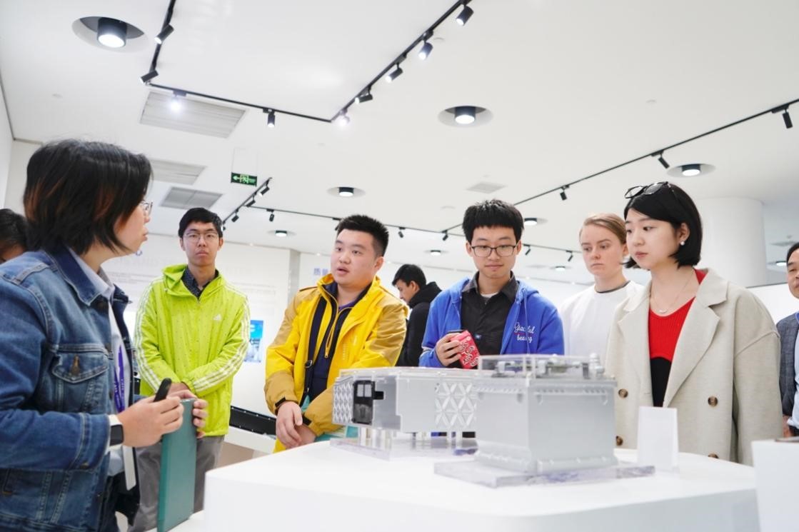 20231125-发现中国智慧,洞察中国发展——2023年beat365中文官方网站“洞察中国”全球胜任力社会实践纪实-“洞察中国”福建实践支队-“洞察中国”福建实践支队赴宁德时代参观交流.jpg