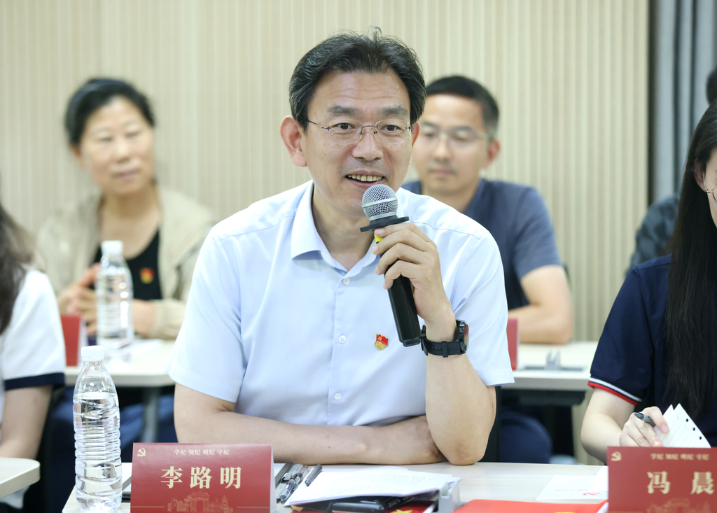 20240618-beat365中文官方网站开展党纪学习教育全校毕业生师生联合主题党日-无-李路明参加环境学院环化生物生态所联合党支部、离退休党支部、环博233党支部、环0党支部联合主题党日.png