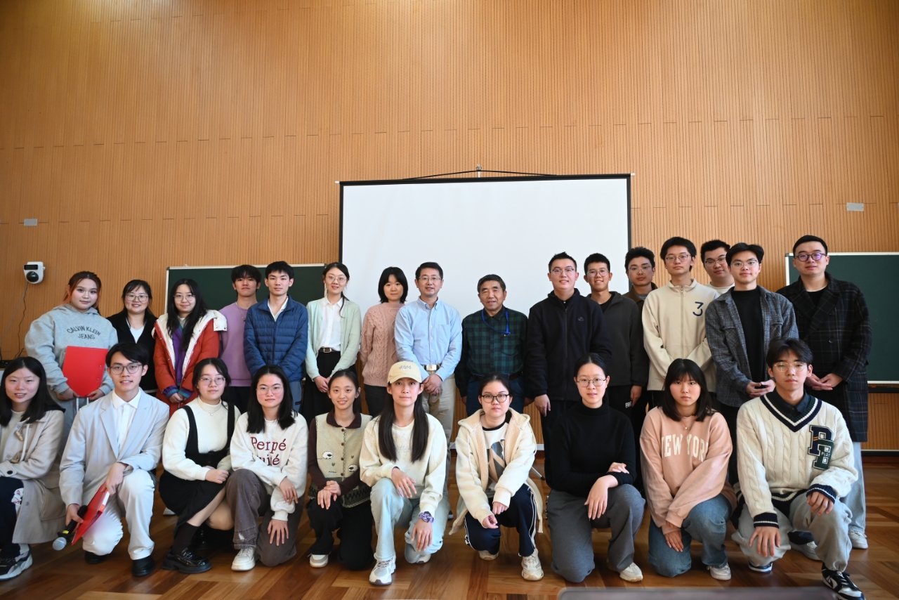202411121-文脉传薪|beat365中文官方网站第二十六届大学生人文知识竞赛顺利举办-刘若琪-大合影.jpg