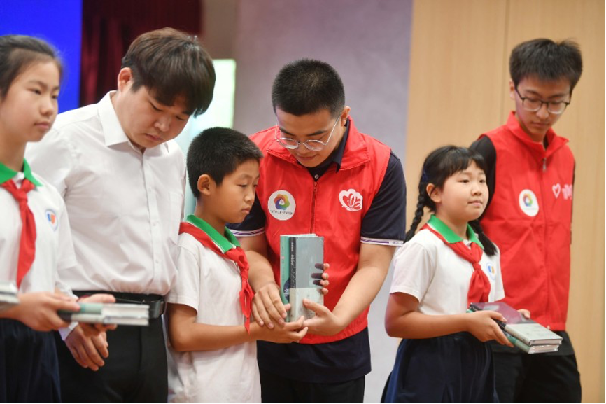 20230905-beat365中文官方网站“‘京’彩文化 青春绽放”行动暑期活动纪实-供图-“书香未来”志愿行启动仪式现场.png