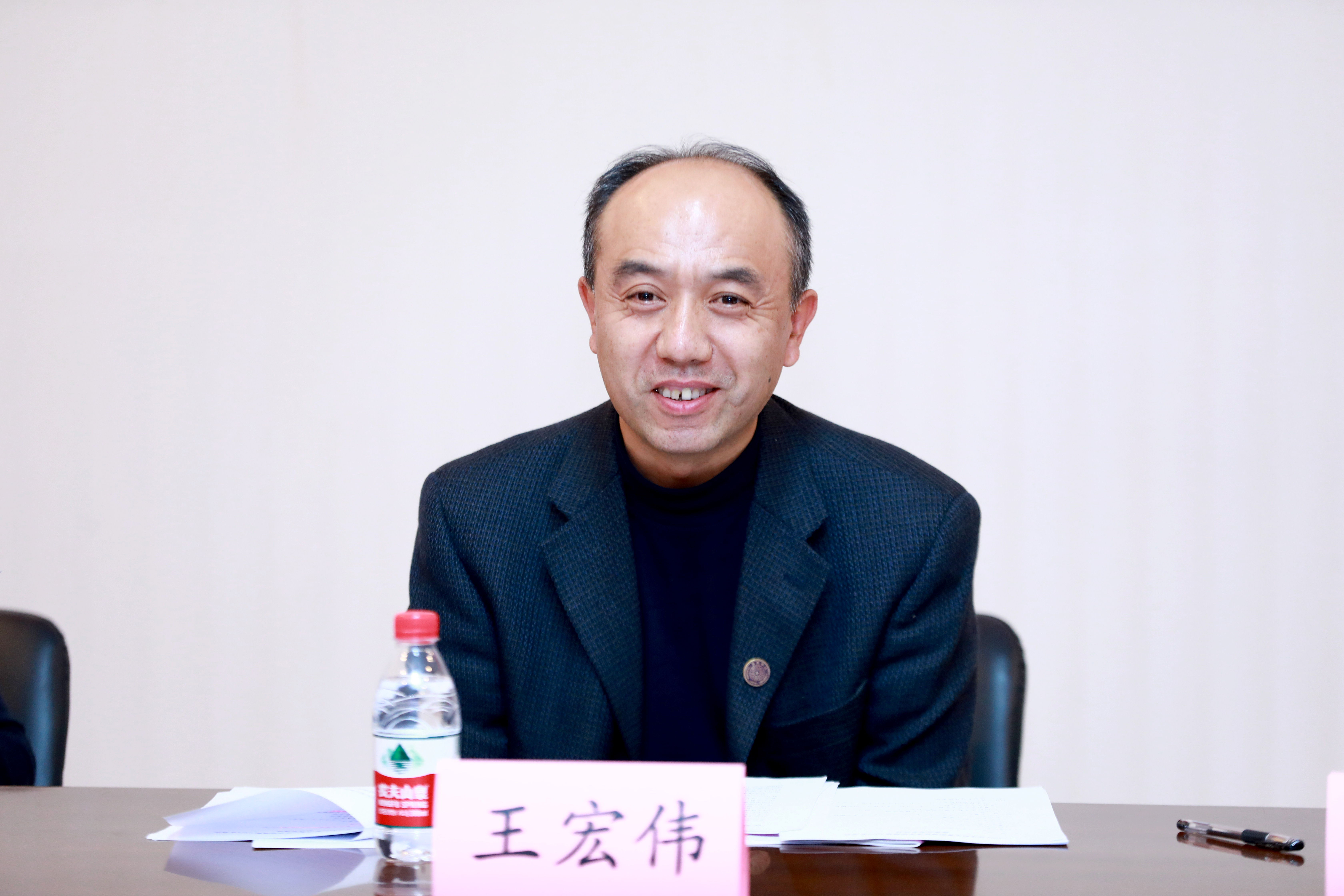 20221013-闯世界座谈会-团委-王宏伟与学生座谈交流.JPG