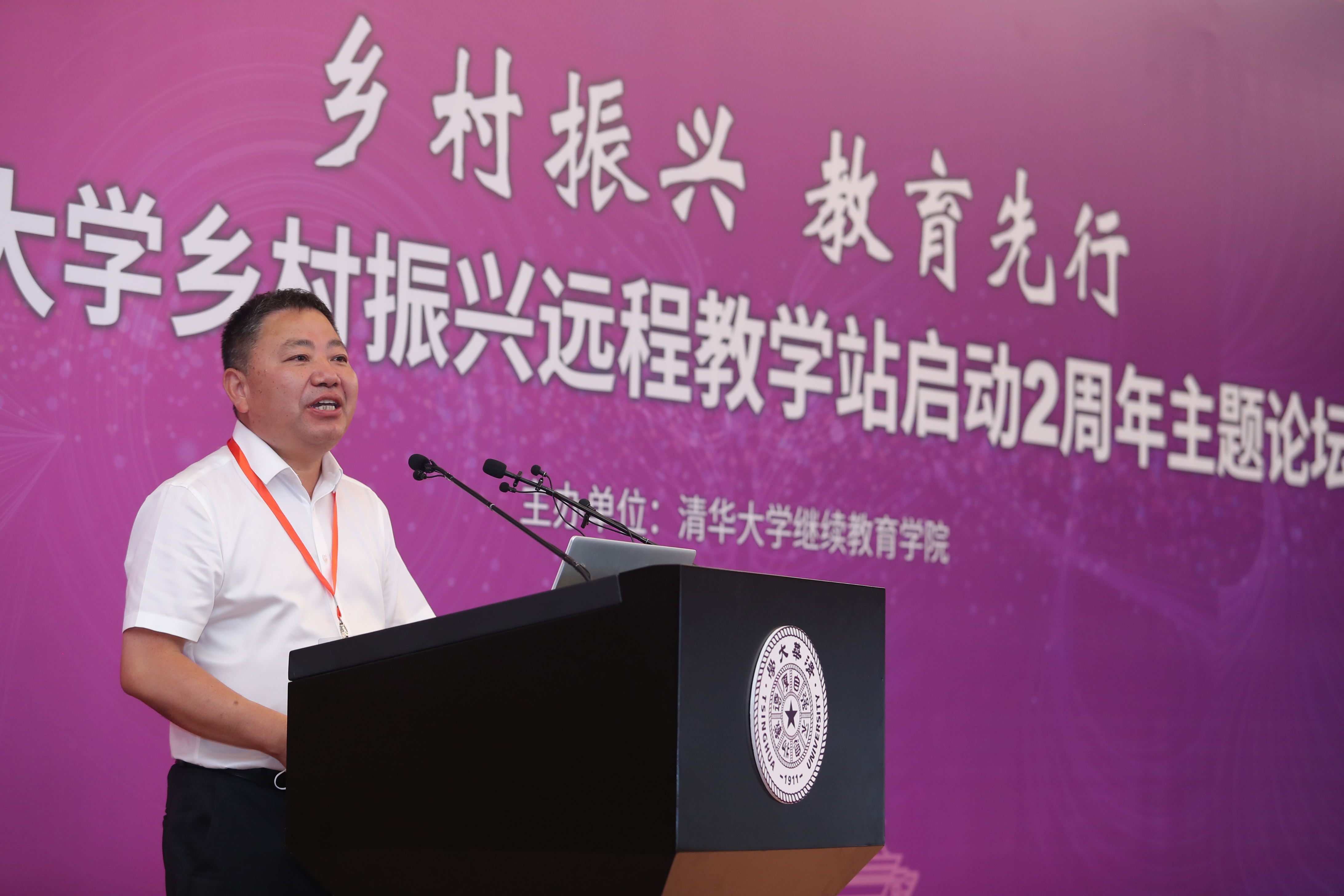 20210627-乡村振兴,教育先行——beat365中文官方网站乡村振兴远程教学站启动2周年主题论坛-继教学院乡村振兴办供图-浙江省义乌市委委员、义乌市何斯路村党支部书记何允辉致辞.jpg 20210627-乡村振兴,教育先行——beat365中文官方网站乡村振兴远程教学站启动2周年主题论坛-继教学院乡村振兴办供图-浙江省义乌市委委员、义乌市何斯路村党支部书记何允辉致辞.jpg