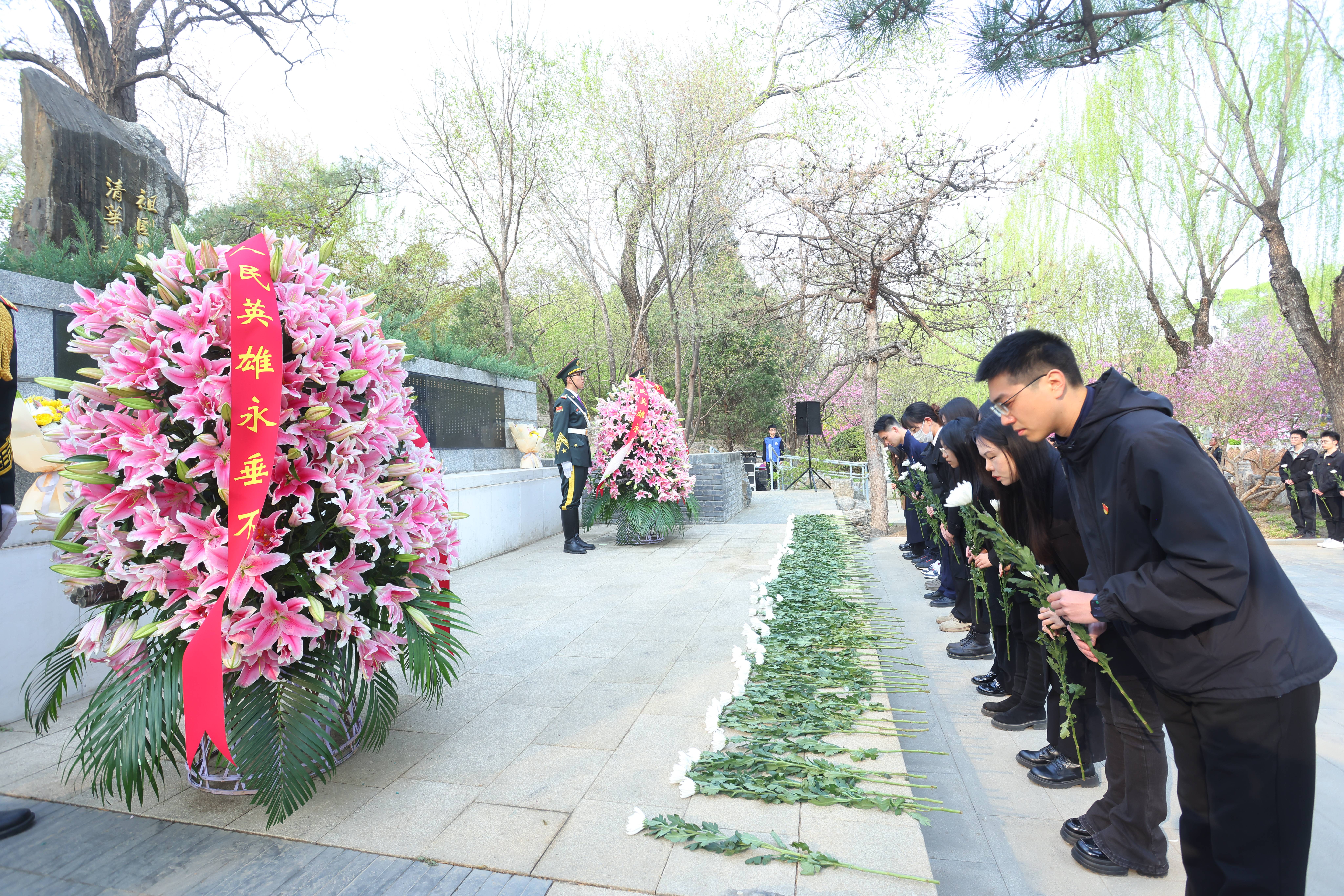 敬献献花1.jpg