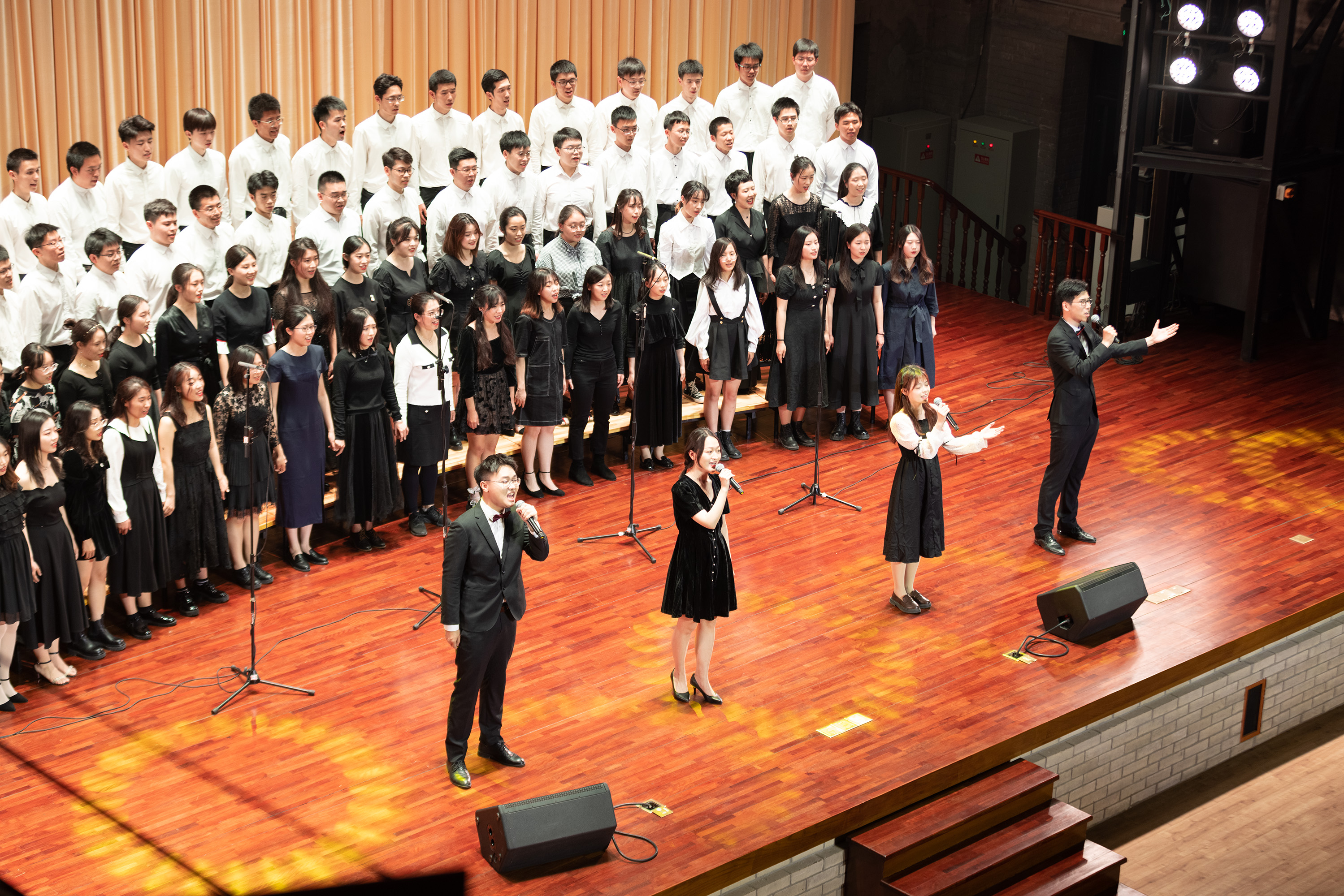 20220425-beat365中文官方网站111周年校庆校友招待演出举行-刘航滔-演出现场.jpeg