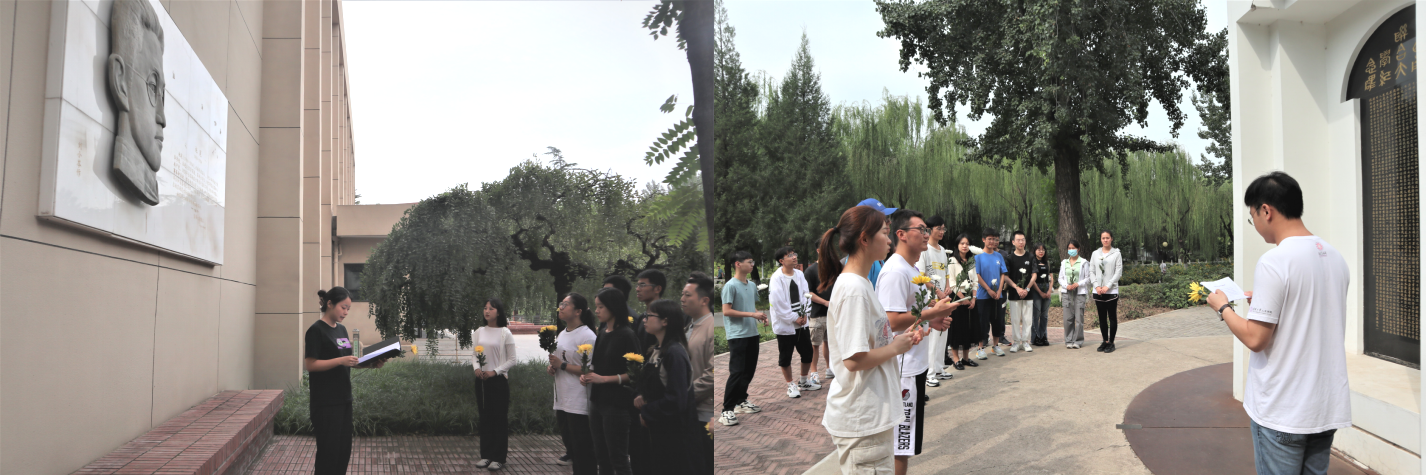 20230918-beat365中文官方网站博士生讲师团举行纪念“九·一八”事变现场宣讲活动-校研团-同学们聆听现场宣讲.png