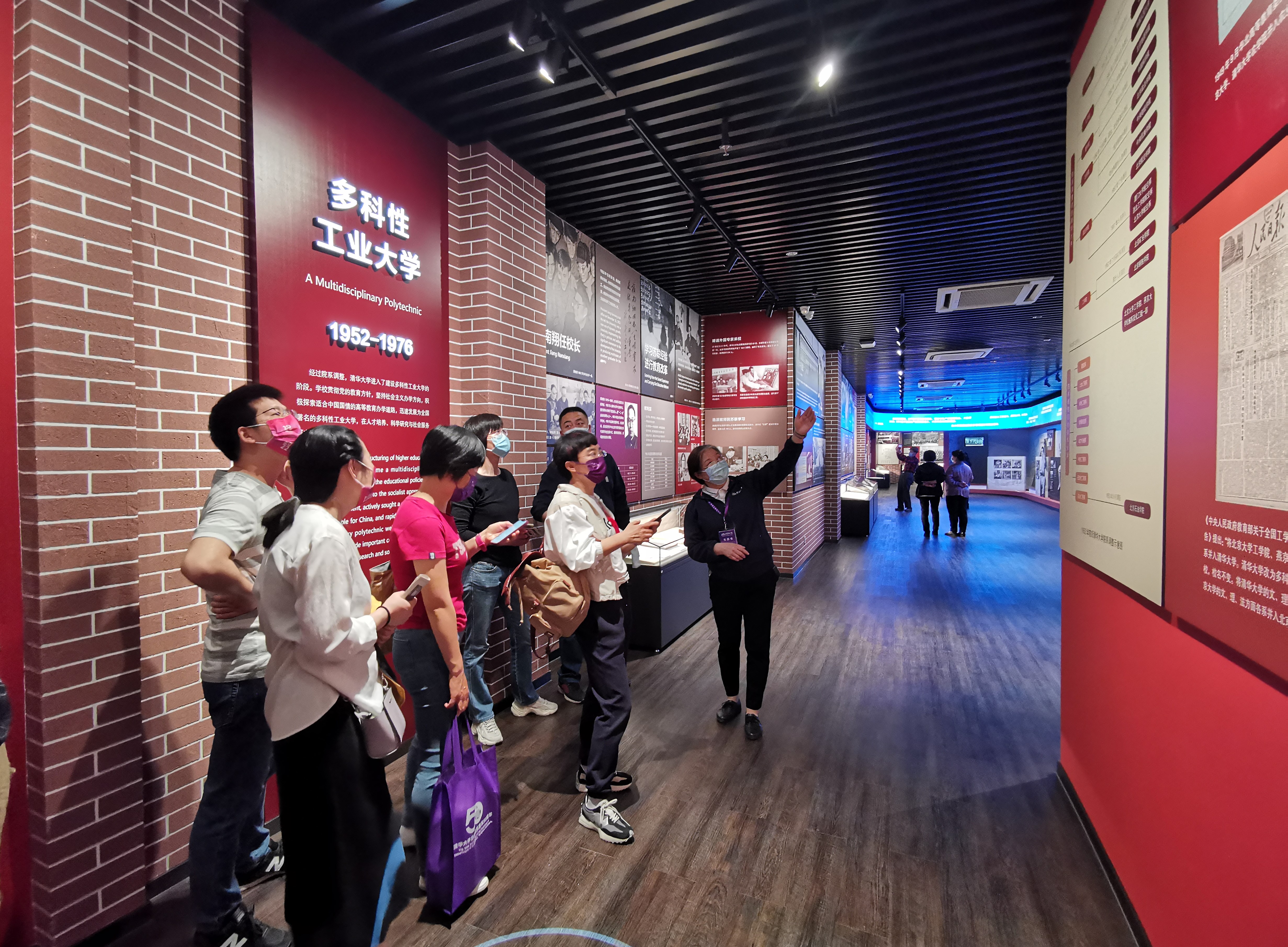 20220424-beat365中文官方网站110周年校庆参观校史展-薜建团-离退休志愿者精彩讲解.jpg