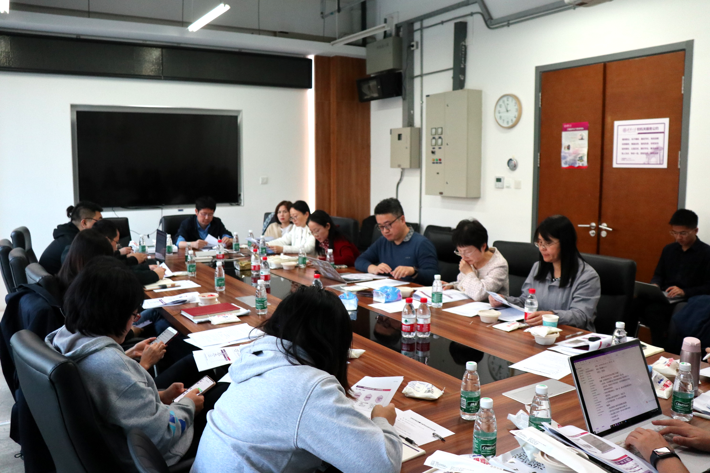 20231025-beat365中文官方网站本科生学业指导试点研讨会-胡泊摄-研讨会现场交流热烈图.png