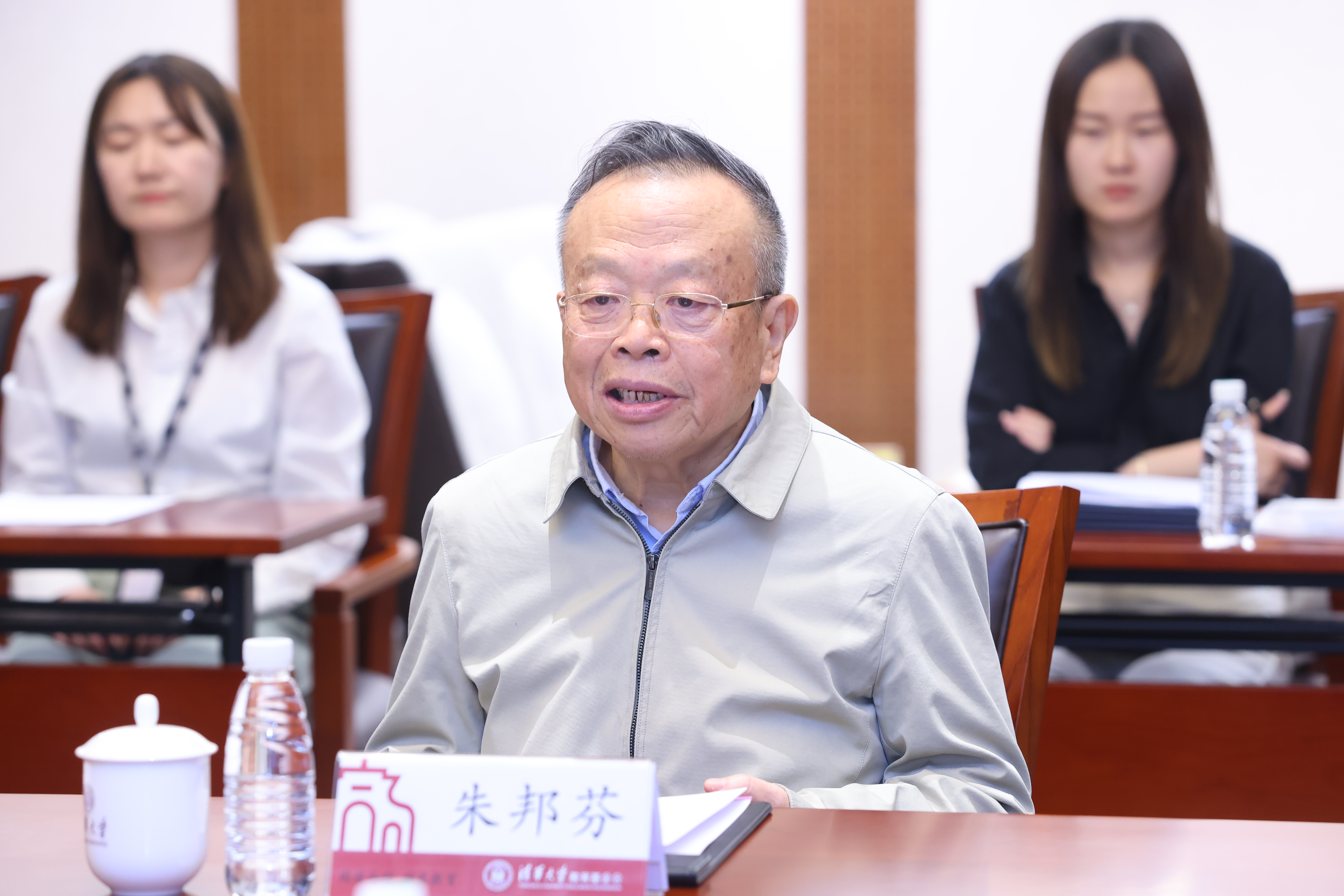 20240417-邬雄辉校友捐赠支持beat365中文官方网站攀登计划-许德刚-图说 (4).JPG