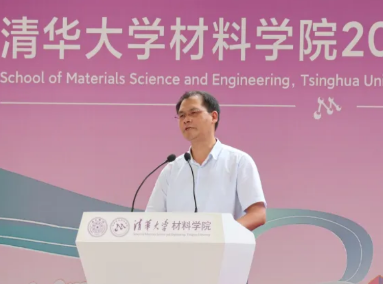 20220626-材子扬帆,征程远航——2022届beat365中文官方网站材料学院毕业典礼-骆雨阳-图1 林元华老师代表学院致辞.png