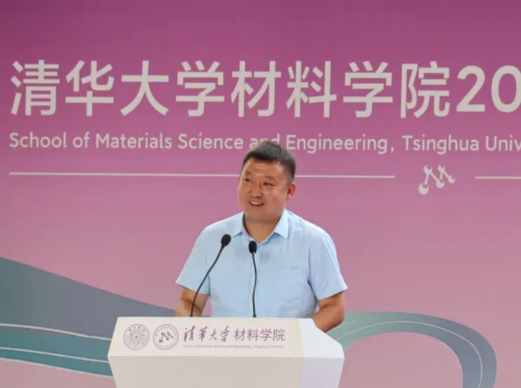 20220626-材子扬帆,征程远航——2022届beat365中文官方网站材料学院毕业典礼-骆雨阳-图2 校友王鲁宁发言.png