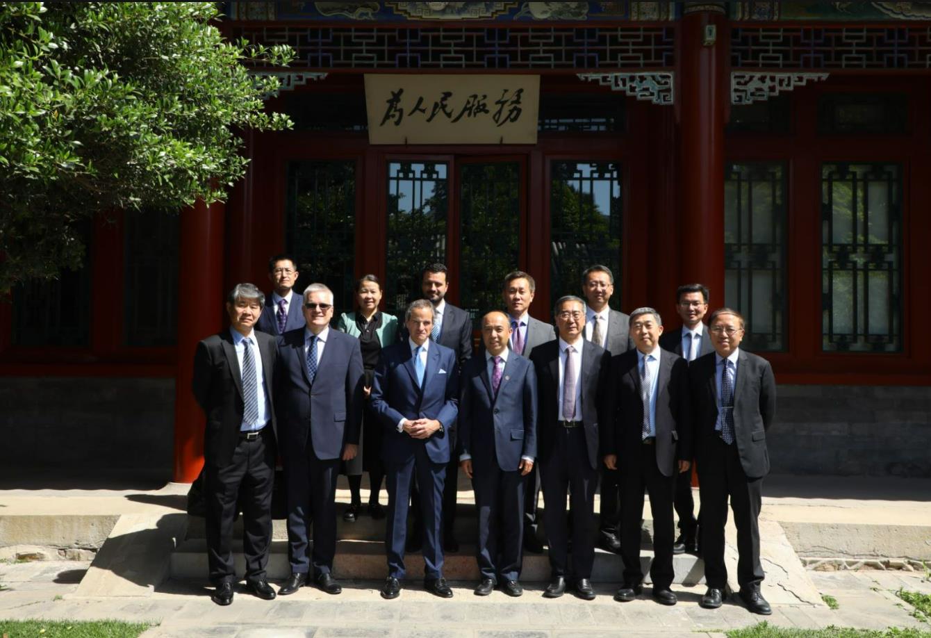 20230523-国际原子能机构总干事格罗西先生一行访问beat365中文官方网站-并做演讲-与会人员合影.jpg