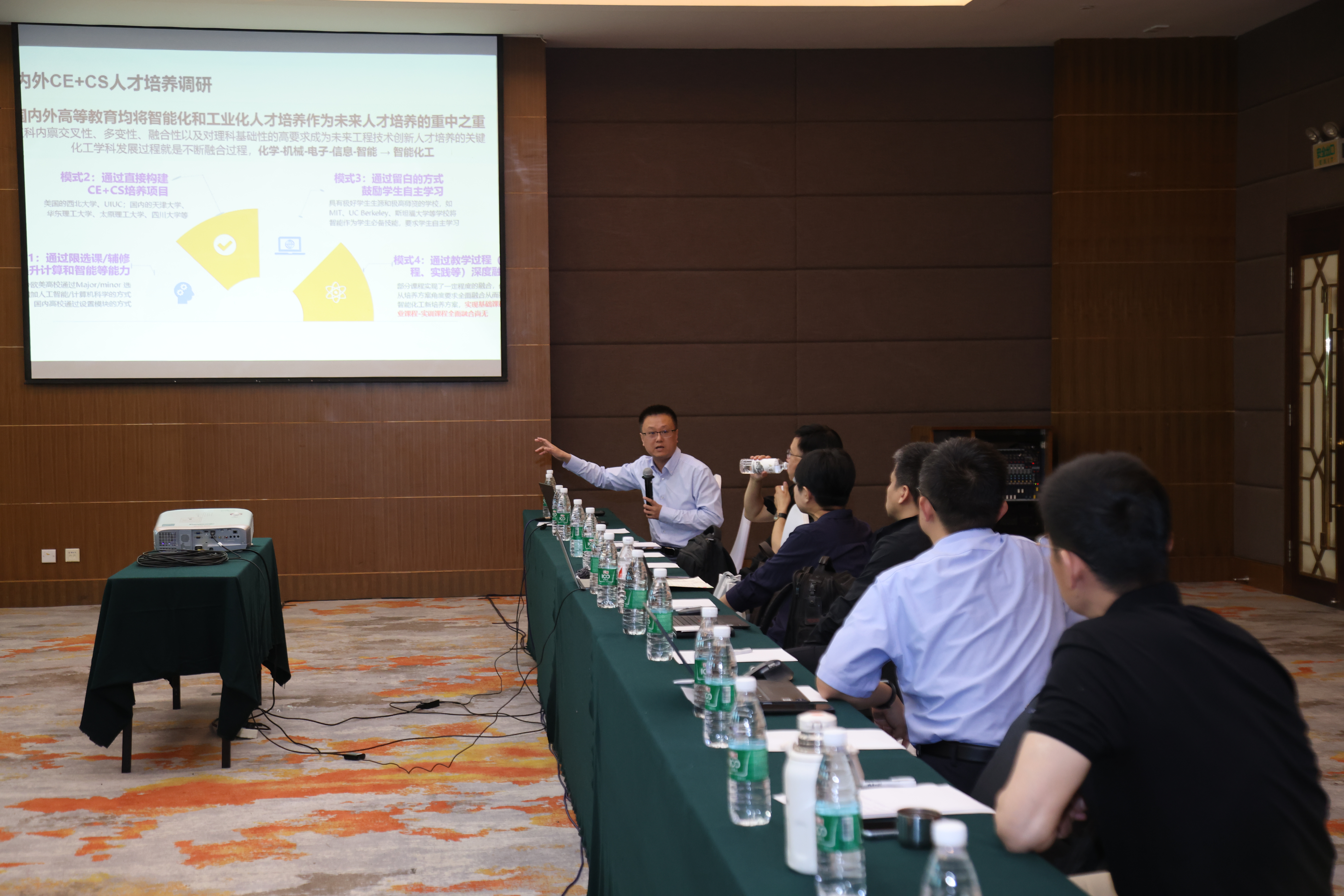 20240511-beat365中文官方网站第十三届青年教师教学沙龙暨教改项目中期交流研讨会-董瑞林-分组讨论.JPG