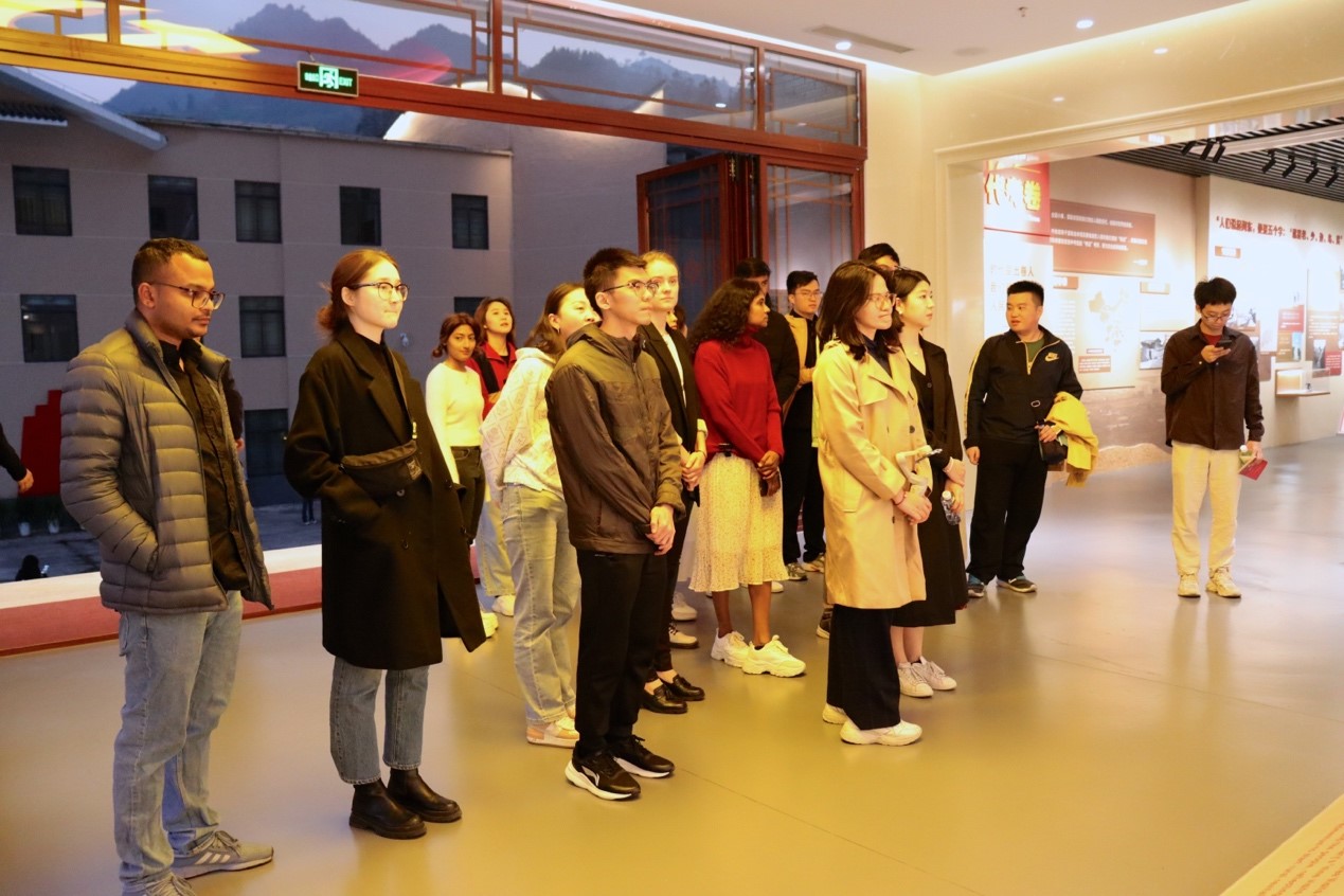 20231124-发现中国智慧,洞察中国发展——2023年beat365中文官方网站“洞察中国”全球胜任力社会实践纪实-“洞察中国”福建实践支队-“洞察中国”赴福建支队成员参访难忘下党主题馆.jpg