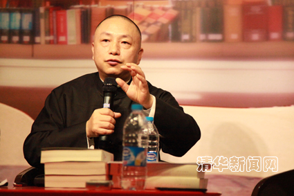 丁武将讲述自身经历解读微观??维与宏观思维 杨俊华摄 副本.jpg