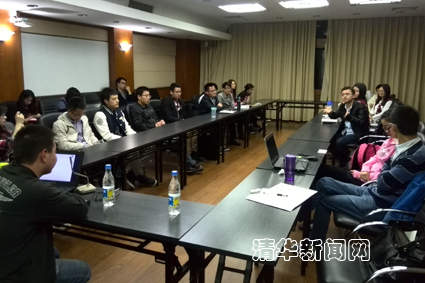 图为讲师张弛报告现场,热烈的提问环节(郭? ?摄)副本.jpg