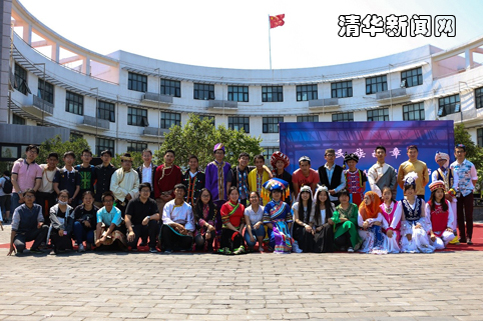 3.图为参与活动的少数民族同学合影留念??阿尔曼摄_1.jpg